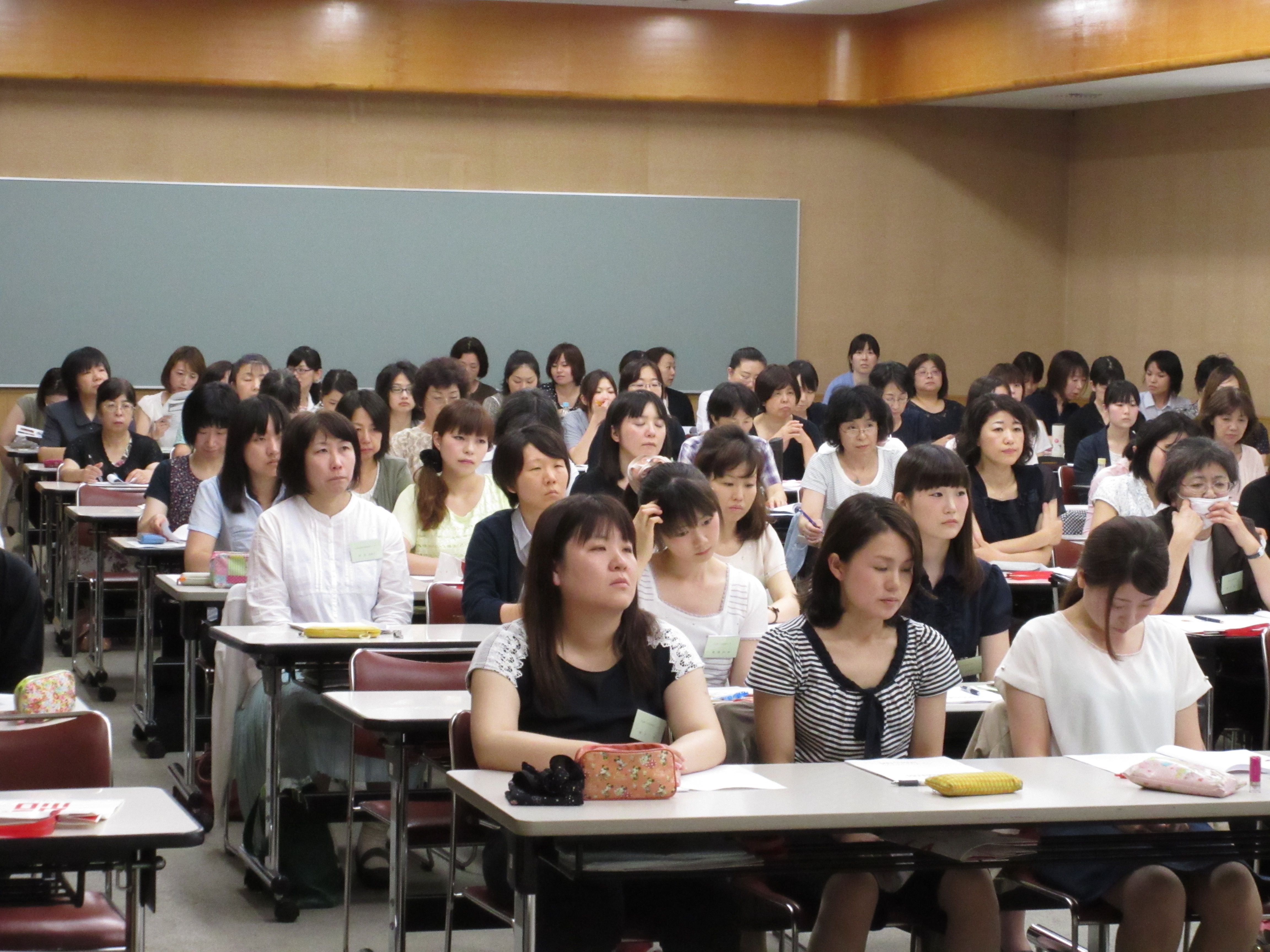 学校給食センター所長、栄養教諭・学校栄養職員夏季研修会の様子